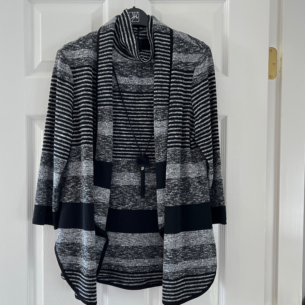 Frank Lyman 2 piece set